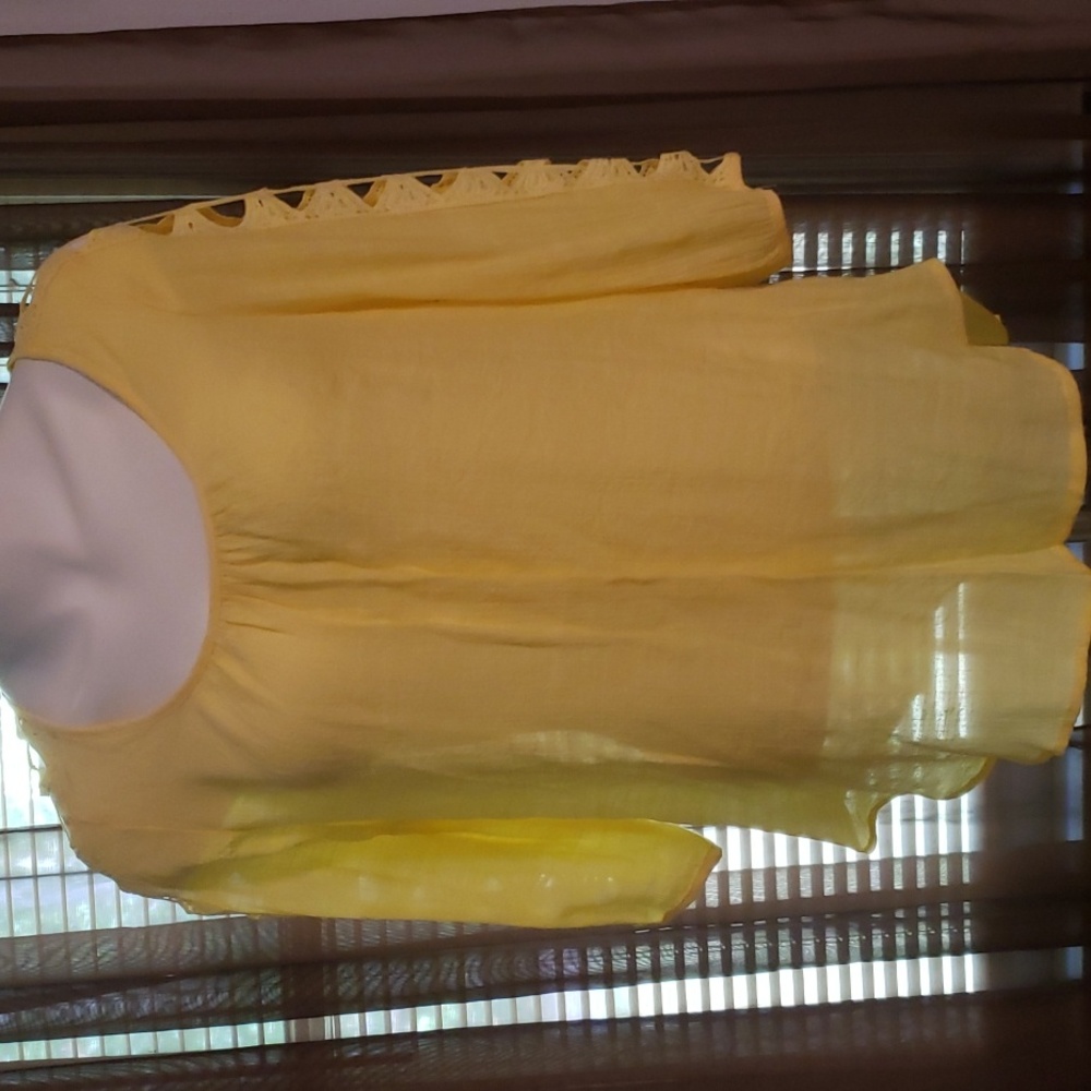 New casual sheer gauze like top 3/4 sleeve yellow size large but runs a bit sm.